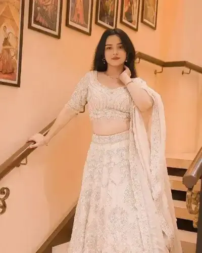 Escort Guna